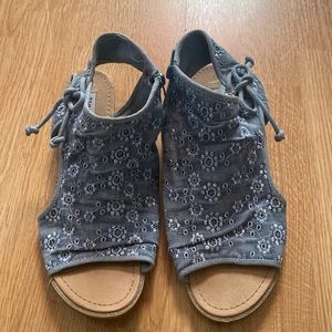 Jean material sandals with zipper